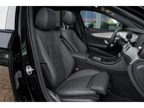 Mercedes-Benz E-Klasse E300e AMG 320pk Panoramadak Burmester Widescreen Leder NLauto 1e Eigenaar!