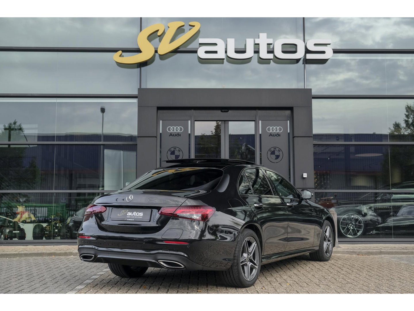 Mercedes-Benz E-Klasse E300e AMG 320pk Panoramadak Burmester Widescreen Leder NLauto 1e Eigenaar!