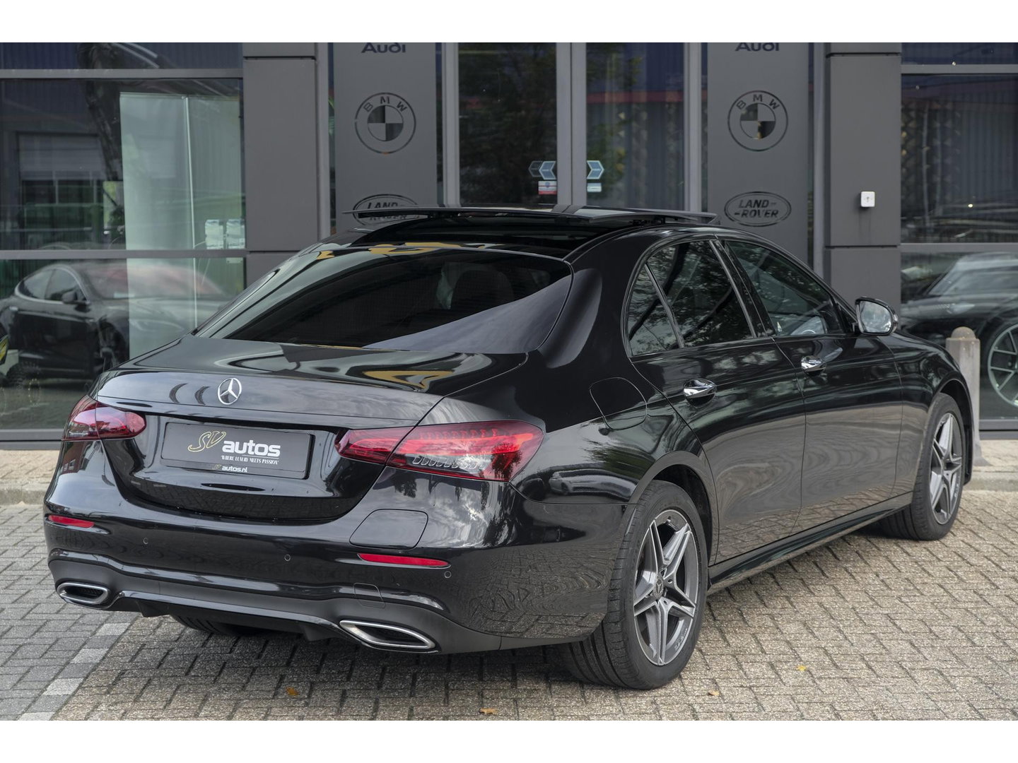 Mercedes-Benz E-Klasse E300e AMG 320pk Panoramadak Burmester Widescreen Leder NLauto 1e Eigenaar!