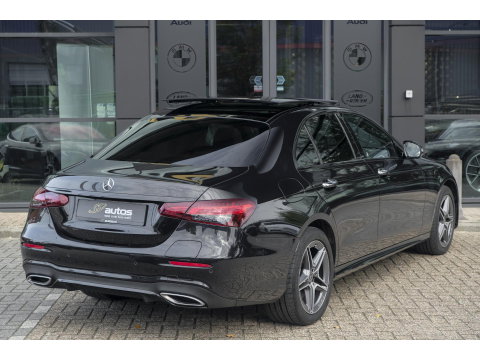 Mercedes-Benz E-Klasse E300e AMG 320pk Panoramadak Burmester Widescreen Leder NLauto 1e Eigenaar!