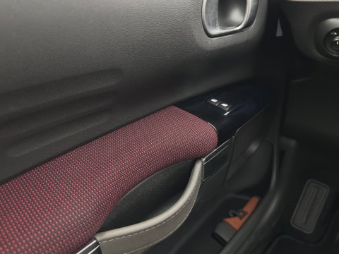 Citroën C4 Cactus 1.6 BlueHDi Business Plus *PANO | NAVI-FULLMAP | DIGI-COCKPIT | CAMERA | ECC | PRIVACY-GLASS | PDC | CRUISE | DAB+ | COMFORTSEATS | TOWBAR*