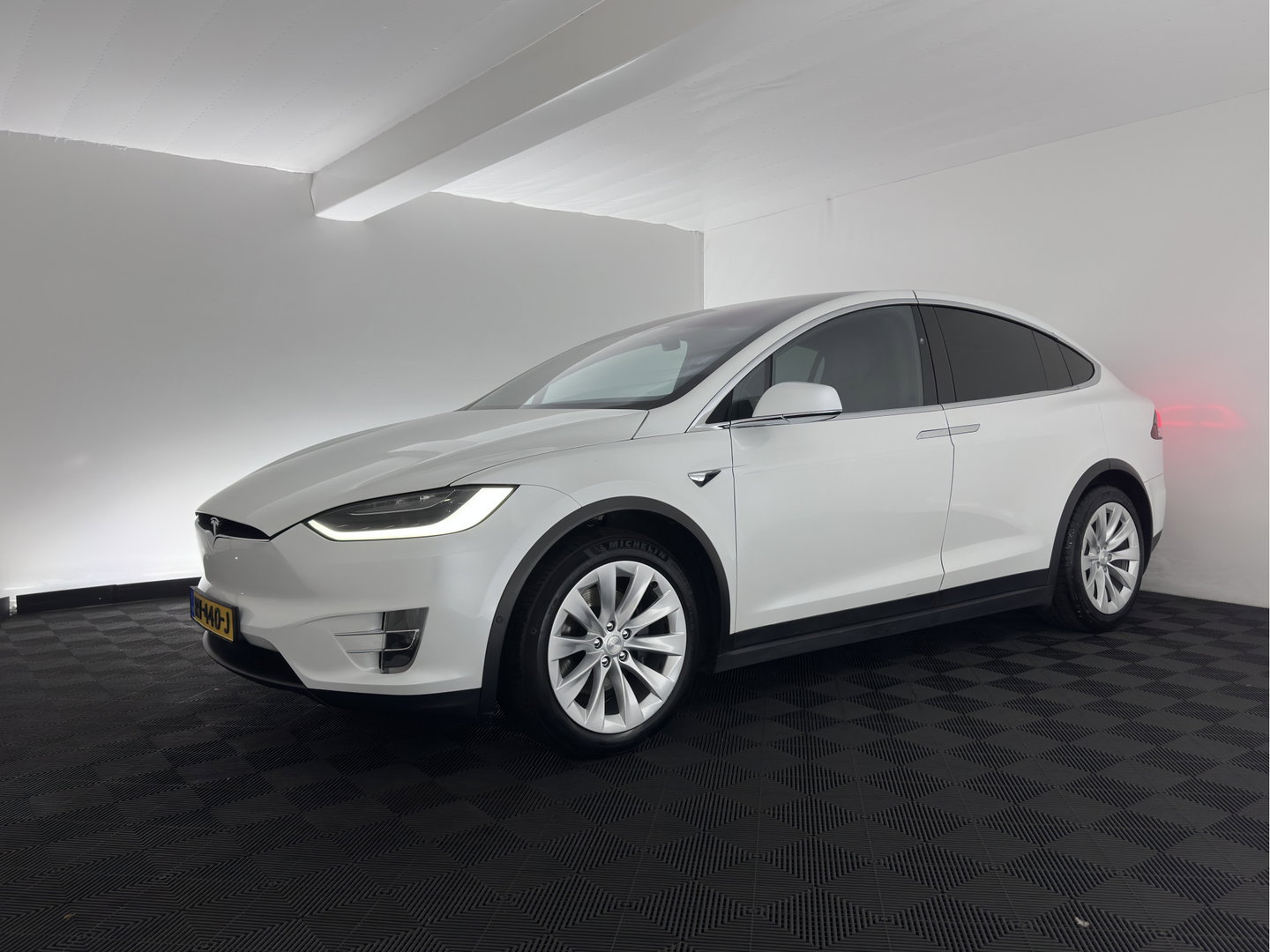 Tesla Model X 100D [3-Fase-17kW] Aut. *PANO | LEATHER | NAVI-FULLMAP | FULL-LED | AIRSUSPENSION | DIGI-COCKPIT | FASTLOADER | KEYLESS | DAB+ | HEATED-SPORTSEATS | TOWBAR | PRIVACY-GLASS | AUTOPILOT |  20"ALU*