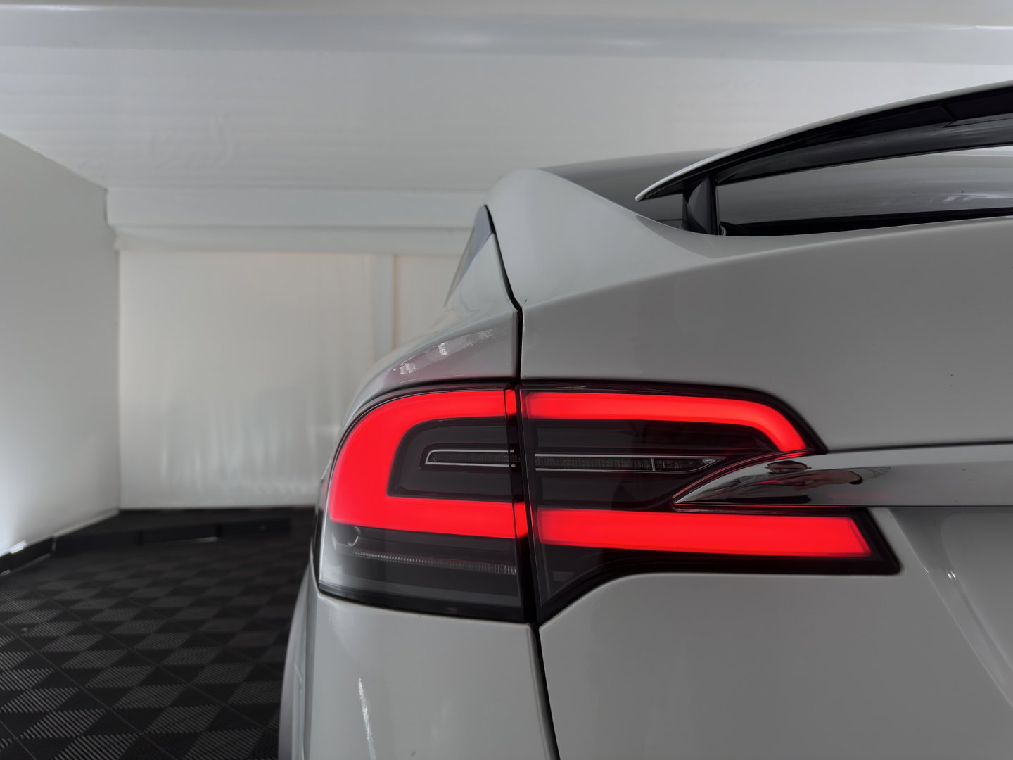 Tesla Model X 100D [3-Fase-17kW] Aut. *PANO | LEATHER | NAVI-FULLMAP | FULL-LED | AIRSUSPENSION | DIGI-COCKPIT | FASTLOADER | KEYLESS | DAB+ | HEATED-SPORTSEATS | TOWBAR | PRIVACY-GLASS | AUTOPILOT |  20"ALU*