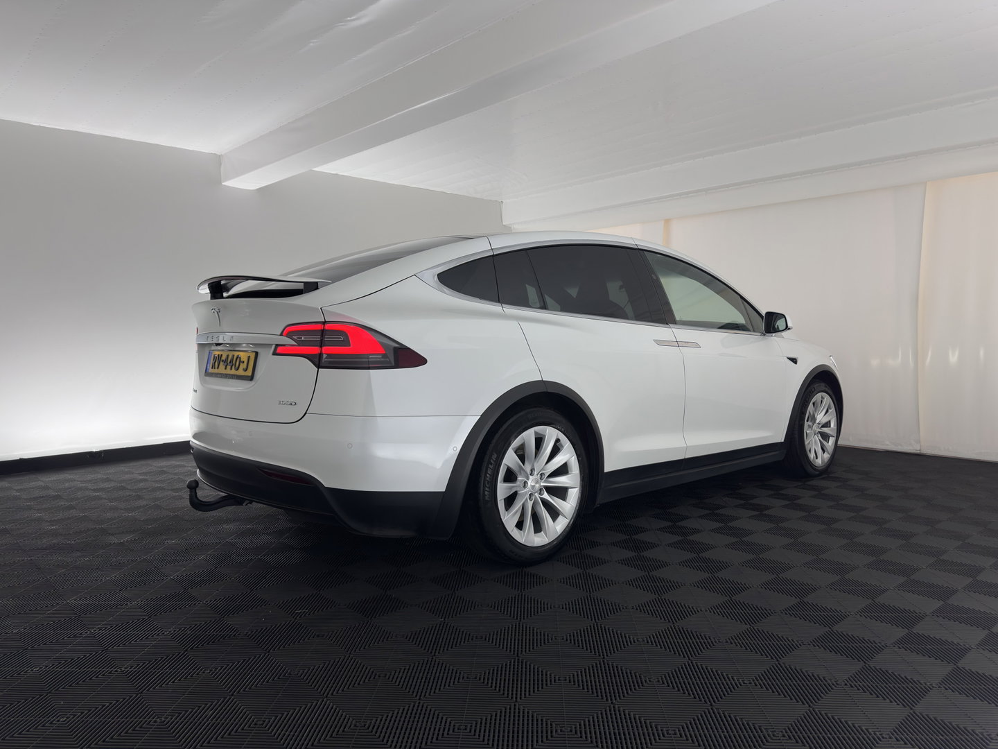 Tesla Model X 100D [3-Fase-17kW] Aut. *PANO | LEATHER | NAVI-FULLMAP | FULL-LED | AIRSUSPENSION | DIGI-COCKPIT | FASTLOADER | KEYLESS | DAB+ | HEATED-SPORTSEATS | TOWBAR | PRIVACY-GLASS | AUTOPILOT |  20"ALU*