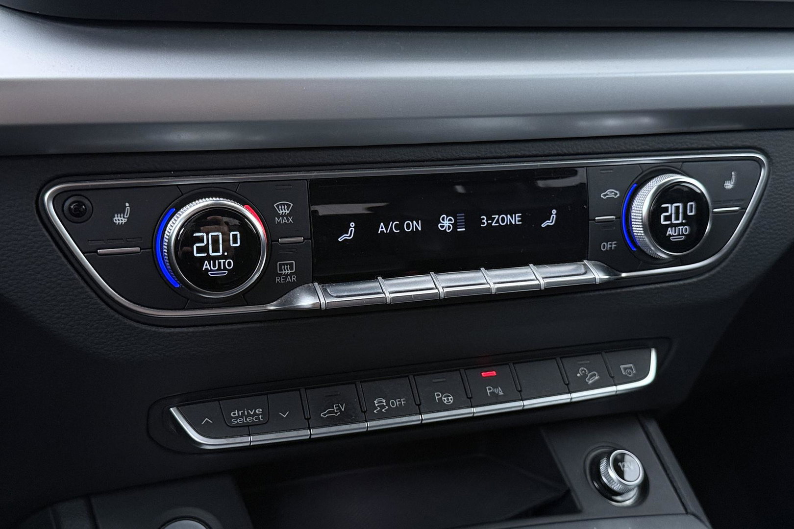 Audi Q5 55 TFSIe Quattro Competition | 360° Camera | Head-Up | Keyless | LED | Stoelverwarming V+A | Parkeerassistent | 19 Inch