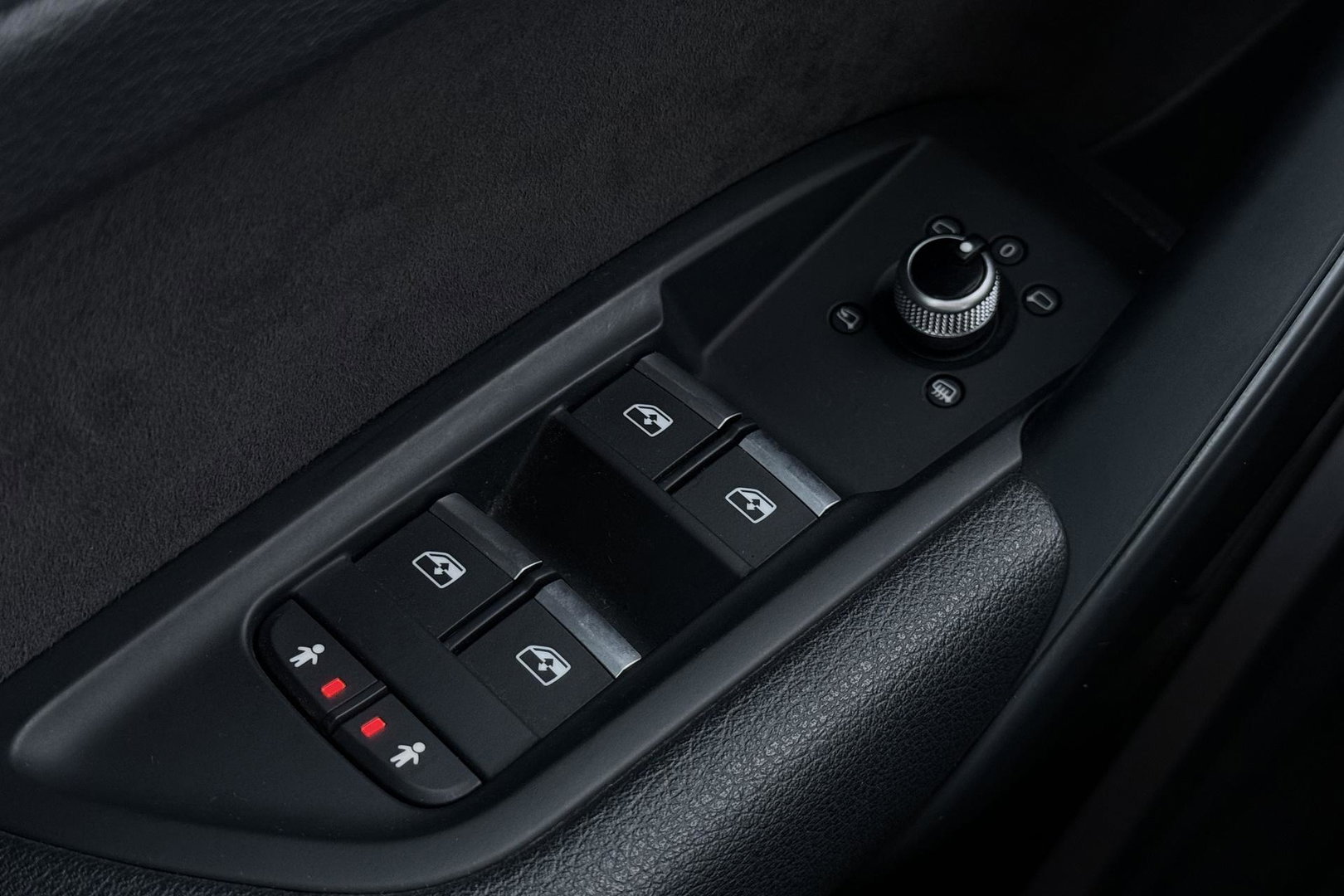 Audi Q5 55 TFSIe Quattro Competition | 360° Camera | Head-Up | Keyless | LED | Stoelverwarming V+A | Parkeerassistent | 19 Inch