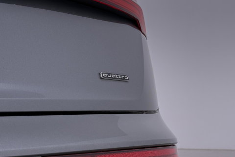 Audi Q5 55 TFSIe Quattro Competition | 360° Camera | Head-Up | Keyless | LED | Stoelverwarming V+A | Parkeerassistent | 19 Inch