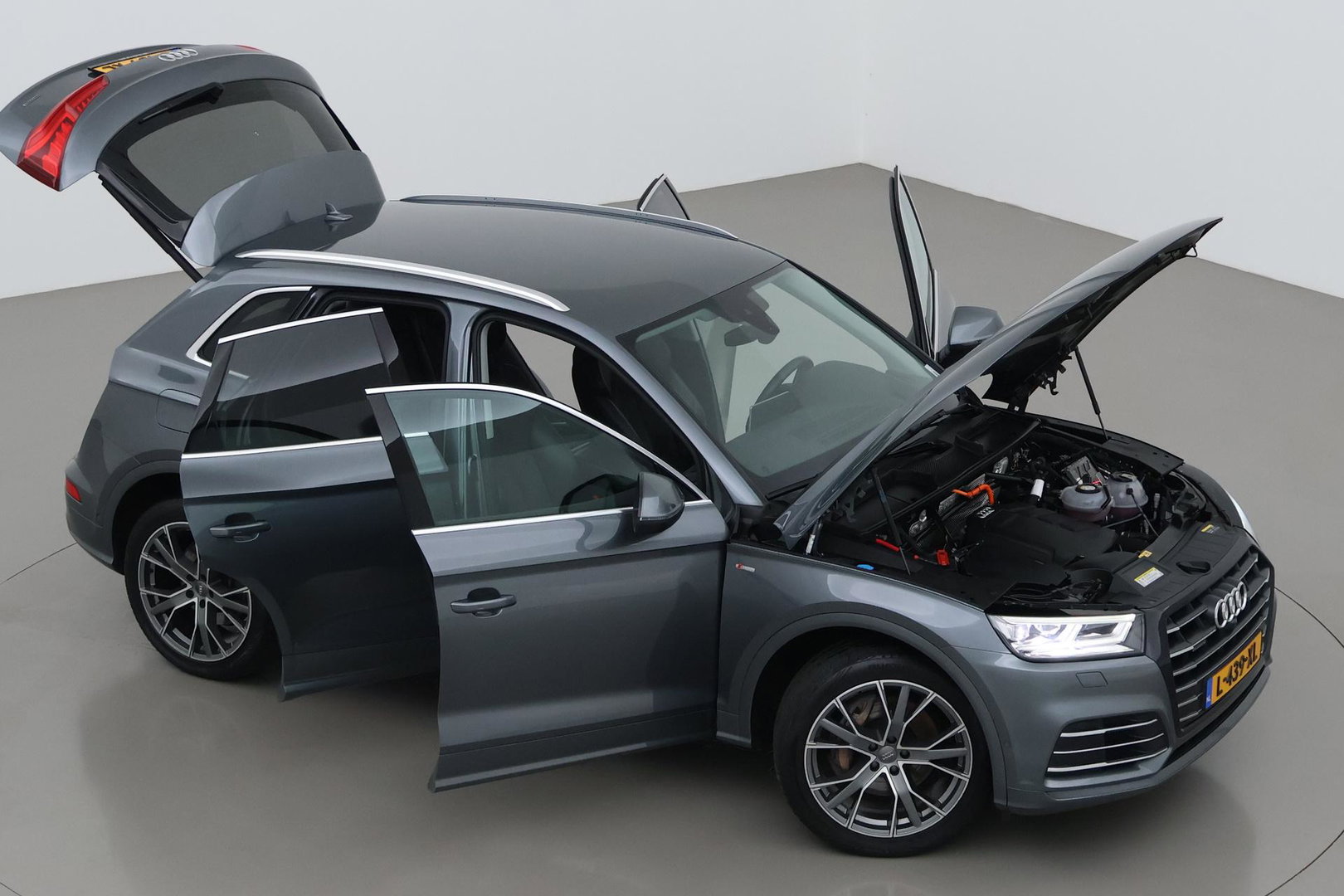 Audi Q5 55 TFSIe Quattro Competition | 360° Camera | Head-Up | Keyless | LED | Stoelverwarming V+A | Parkeerassistent | 19 Inch