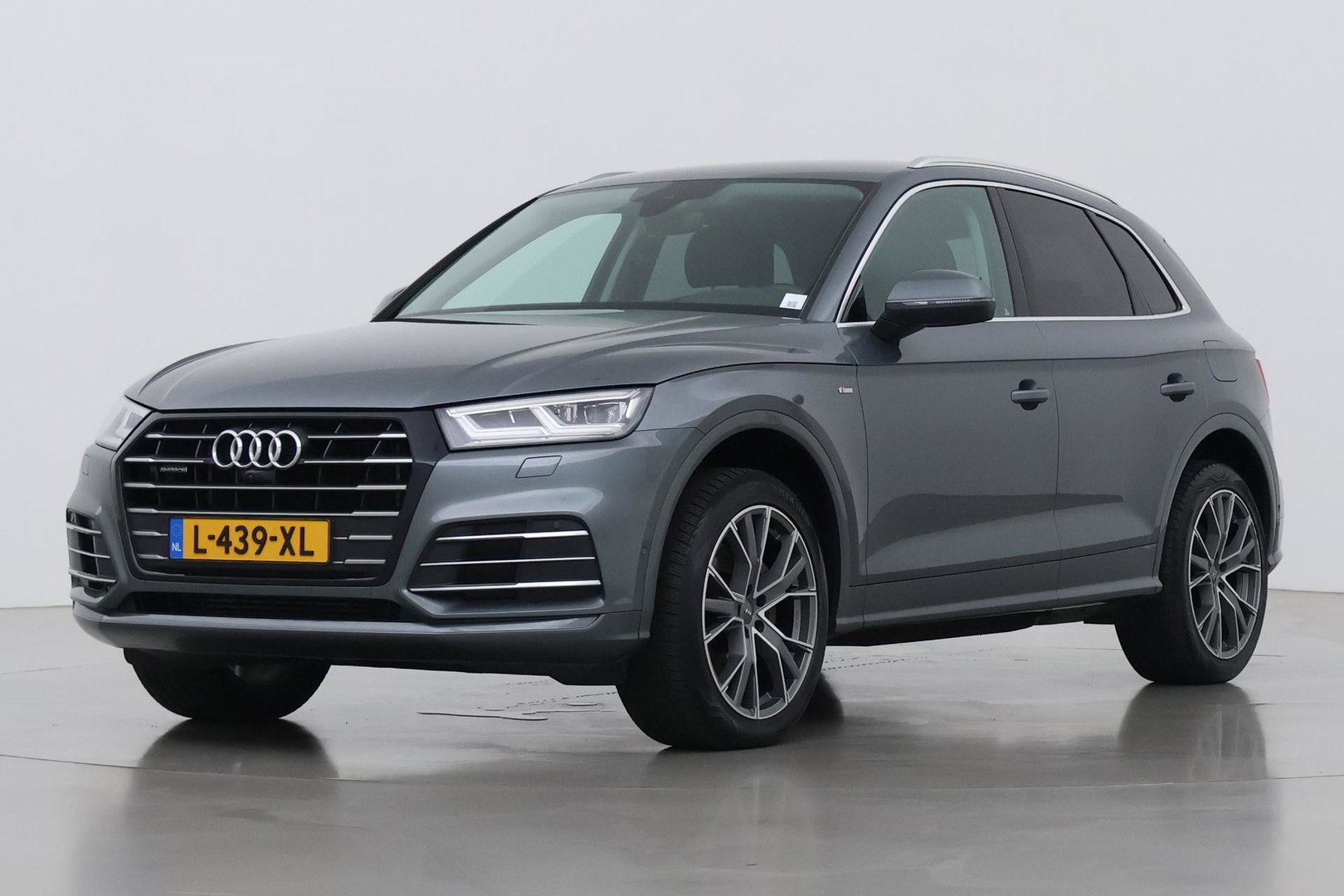 Audi Q5 55 TFSIe Quattro Competition | 360° Camera | Head-Up | Keyless | LED | Stoelverwarming V+A | Parkeerassistent | 19 Inch