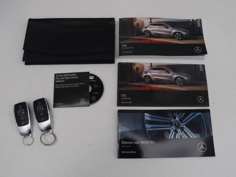 Mercedes-Benz EQC 400 4MATIC AMG Line 80 kWh | SOH 95.8% | Panoramadak | Trekhaak | Camera | Sfeerverlichting | Climate control | Half Leder | Stoelverwarming |