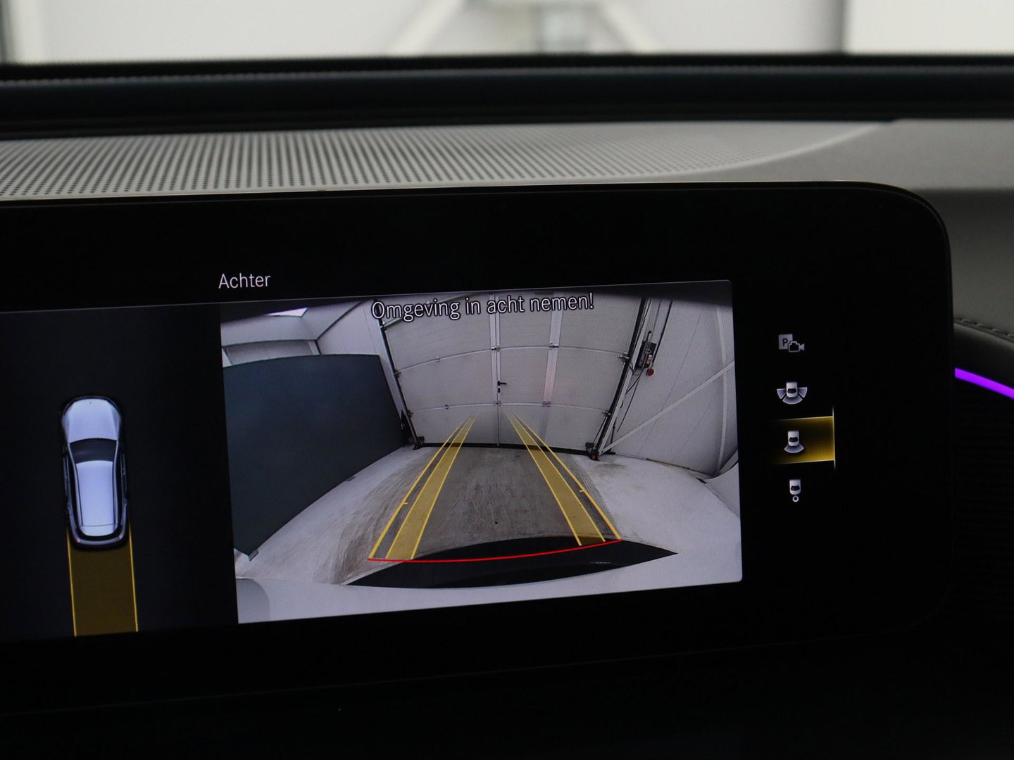 Mercedes-Benz EQC 400 4MATIC AMG Line 80 kWh | SOH 95.8% | Panoramadak | Trekhaak | Camera | Sfeerverlichting | Climate control | Half Leder | Stoelverwarming |
