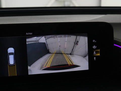 Mercedes-Benz EQC 400 4MATIC AMG Line 80 kWh | SOH 95.8% | Panoramadak | Trekhaak | Camera | Sfeerverlichting | Climate control | Half Leder | Stoelverwarming |