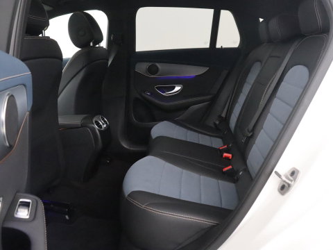 Mercedes-Benz EQC 400 4MATIC AMG Line 80 kWh | SOH 95.8% | Panoramadak | Trekhaak | Camera | Sfeerverlichting | Climate control | Half Leder | Stoelverwarming |