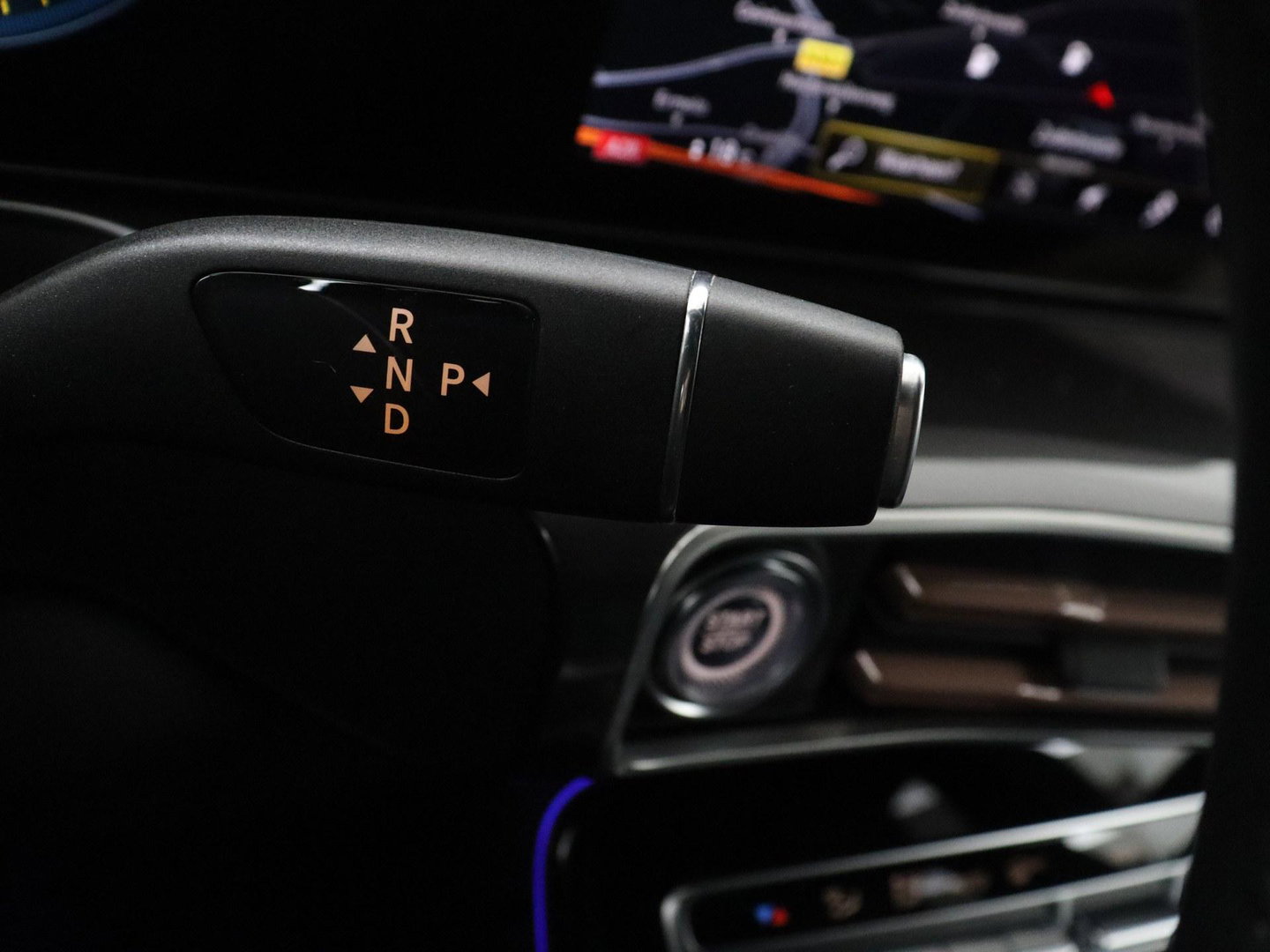 Mercedes-Benz EQC 400 4MATIC AMG Line 80 kWh | SOH 95.8% | Panoramadak | Trekhaak | Camera | Sfeerverlichting | Climate control | Half Leder | Stoelverwarming |