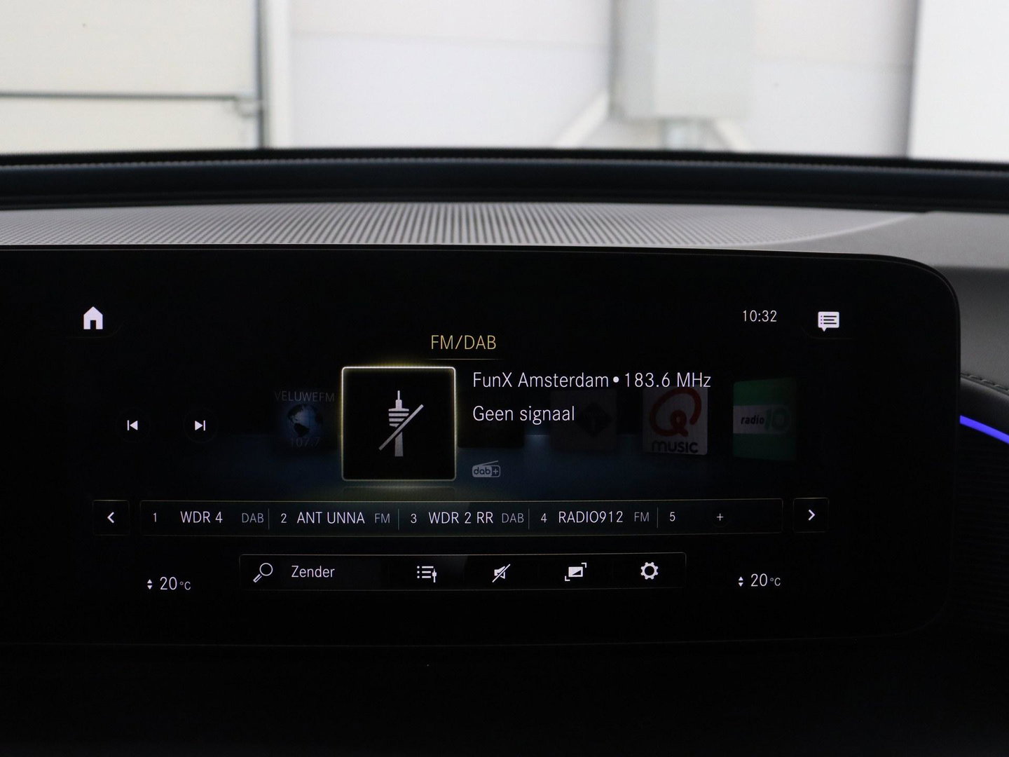 Mercedes-Benz EQC 400 4MATIC AMG Line 80 kWh | SOH 95.8% | Panoramadak | Trekhaak | Camera | Sfeerverlichting | Climate control | Half Leder | Stoelverwarming |