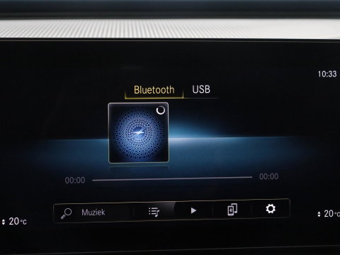 Mercedes-Benz EQC 400 4MATIC AMG Line 80 kWh | SOH 95.8% | Panoramadak | Trekhaak | Camera | Sfeerverlichting | Climate control | Half Leder | Stoelverwarming |