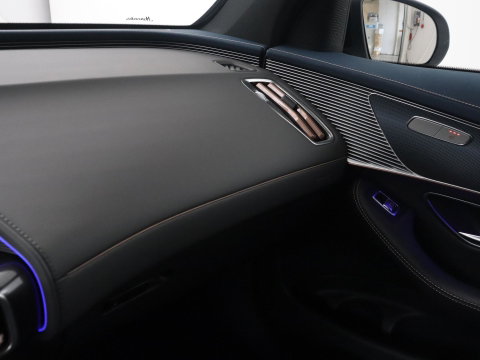 Mercedes-Benz EQC 400 4MATIC AMG Line 80 kWh | SOH 95.8% | Panoramadak | Trekhaak | Camera | Sfeerverlichting | Climate control | Half Leder | Stoelverwarming |