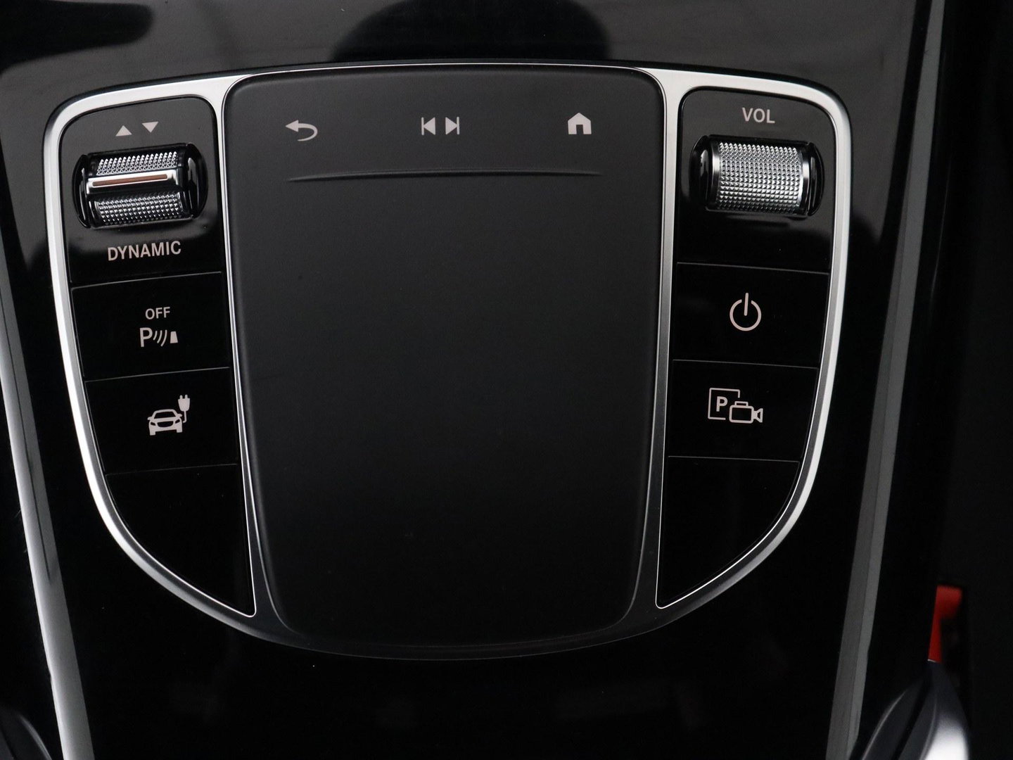 Mercedes-Benz EQC 400 4MATIC AMG Line 80 kWh | SOH 95.8% | Panoramadak | Trekhaak | Camera | Sfeerverlichting | Climate control | Half Leder | Stoelverwarming |