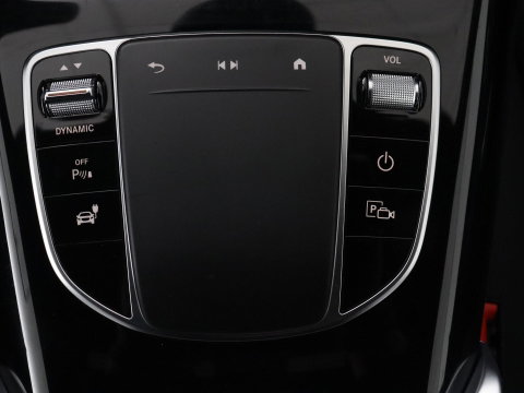 Mercedes-Benz EQC 400 4MATIC AMG Line 80 kWh | SOH 95.8% | Panoramadak | Trekhaak | Camera | Sfeerverlichting | Climate control | Half Leder | Stoelverwarming |