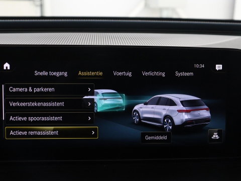 Mercedes-Benz EQC 400 4MATIC AMG Line 80 kWh | SOH 95.8% | Panoramadak | Trekhaak | Camera | Sfeerverlichting | Climate control | Half Leder | Stoelverwarming |
