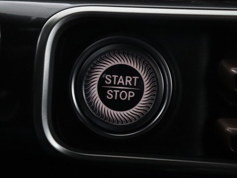 Mercedes-Benz EQC 400 4MATIC AMG Line 80 kWh | SOH 95.8% | Panoramadak | Trekhaak | Camera | Sfeerverlichting | Climate control | Half Leder | Stoelverwarming |