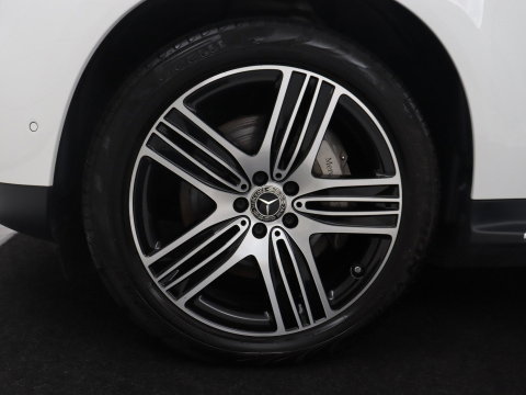 Mercedes-Benz EQC 400 4MATIC AMG Line 80 kWh | SOH 95.8% | Panoramadak | Trekhaak | Camera | Sfeerverlichting | Climate control | Half Leder | Stoelverwarming |