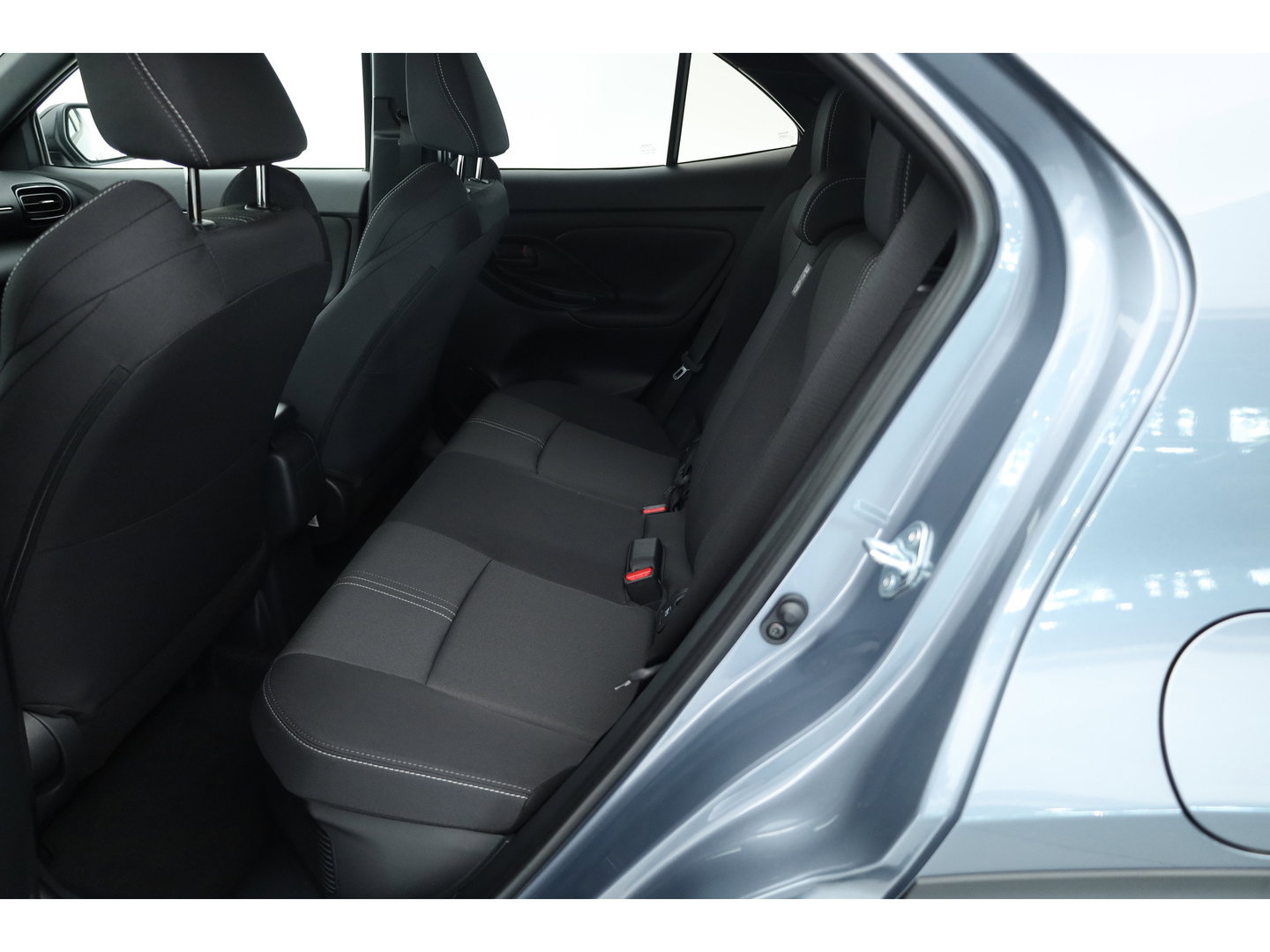 Toyota Yaris Cross 1.5 Hybrid 130 Dynamic | Rijklaar! | Facelift! | Celestite Grey | Camera | Stoel- Stuurverw. | Adapt. Cruise | Keyless |