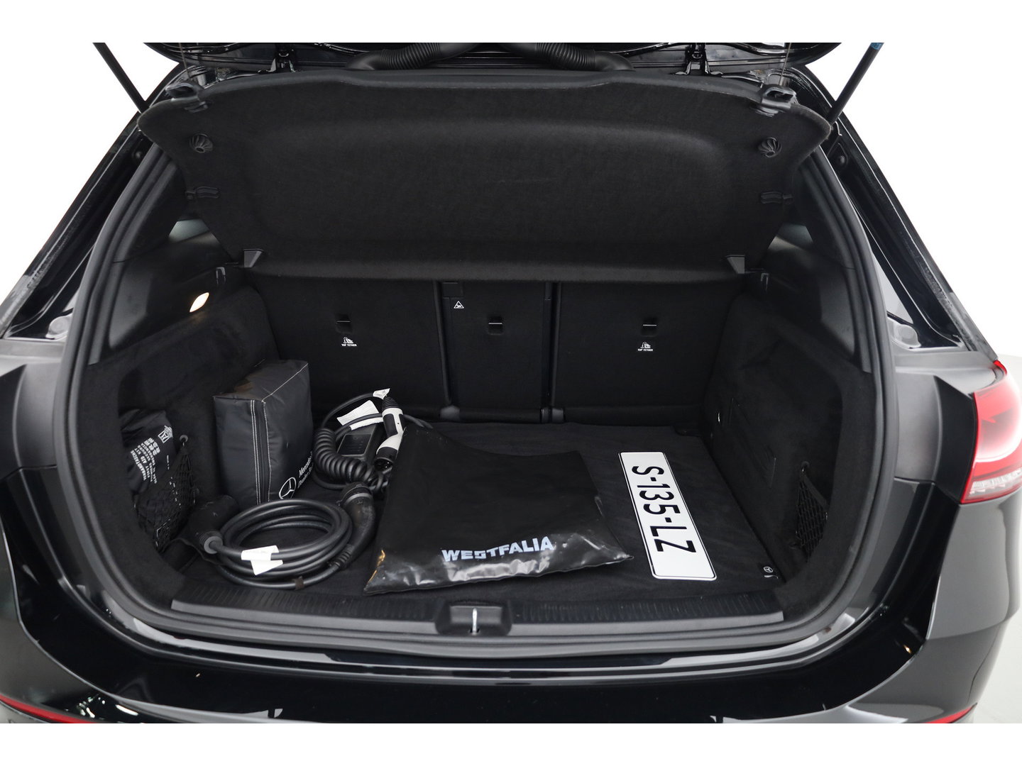 Mercedes-Benz B-Klasse 250 e AMG Line | Rijklaar! | Pano | 360cam | Afn. Trekhaak | SOH 93% | Night-pakket | Apple CarPlay | Stoelverw. | Navi