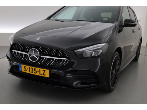 Mercedes-Benz B-Klasse 250 e AMG Line | Rijklaar! | Pano | 360cam | Afn. Trekhaak | SOH 93% | Night-pakket | Apple CarPlay | Stoelverw. | Navi