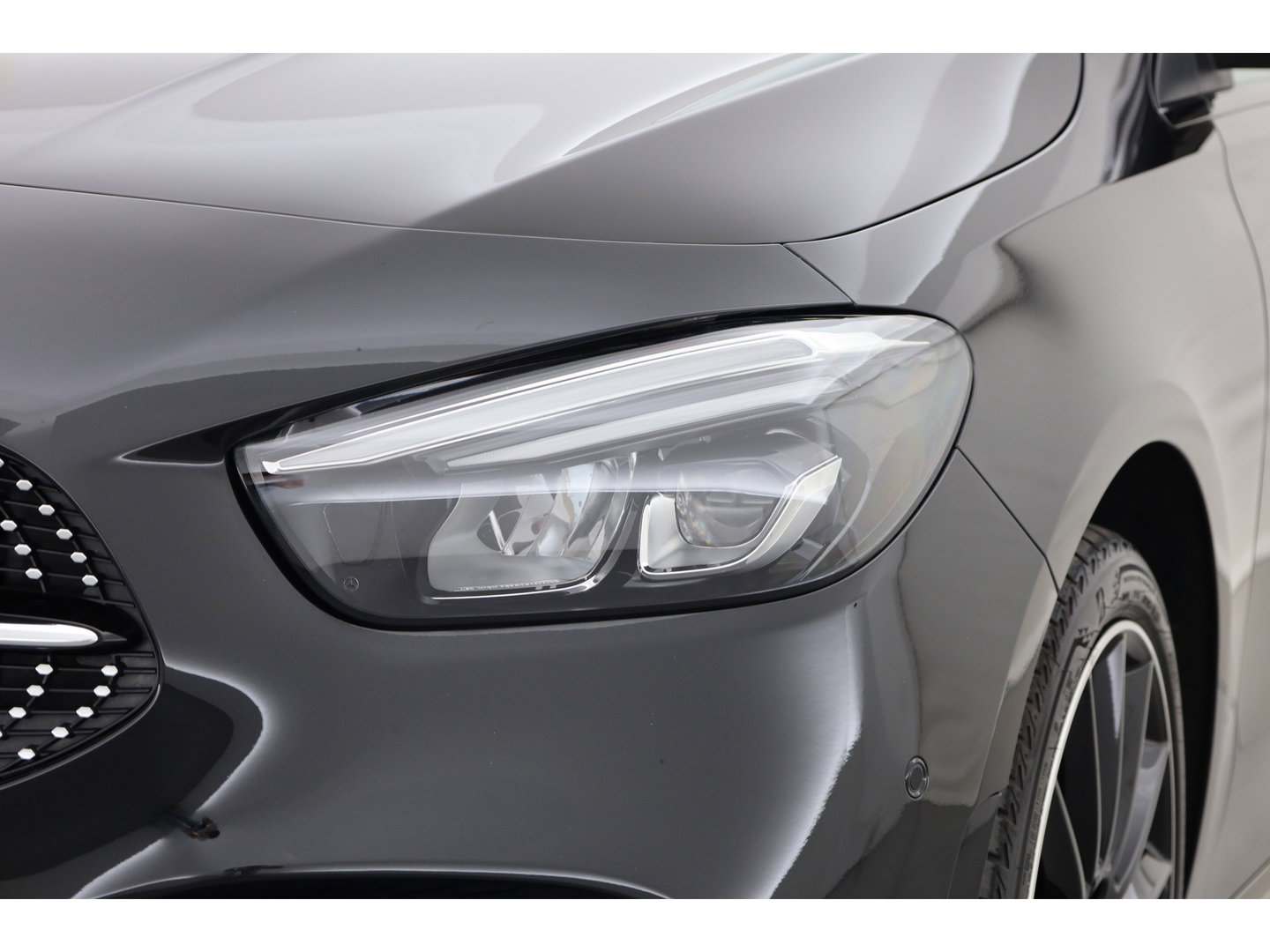 Mercedes-Benz B-Klasse 250 e AMG Line | Rijklaar! | Pano | 360cam | Afn. Trekhaak | SOH 93% | Night-pakket | Apple CarPlay | Stoelverw. | Navi
