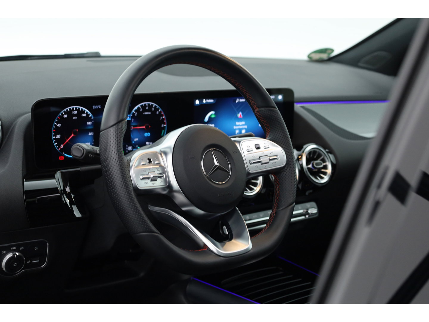 Mercedes-Benz B-Klasse 250 e AMG Line | Rijklaar! | Pano | 360cam | Afn. Trekhaak | SOH 93% | Night-pakket | Apple CarPlay | Stoelverw. | Navi