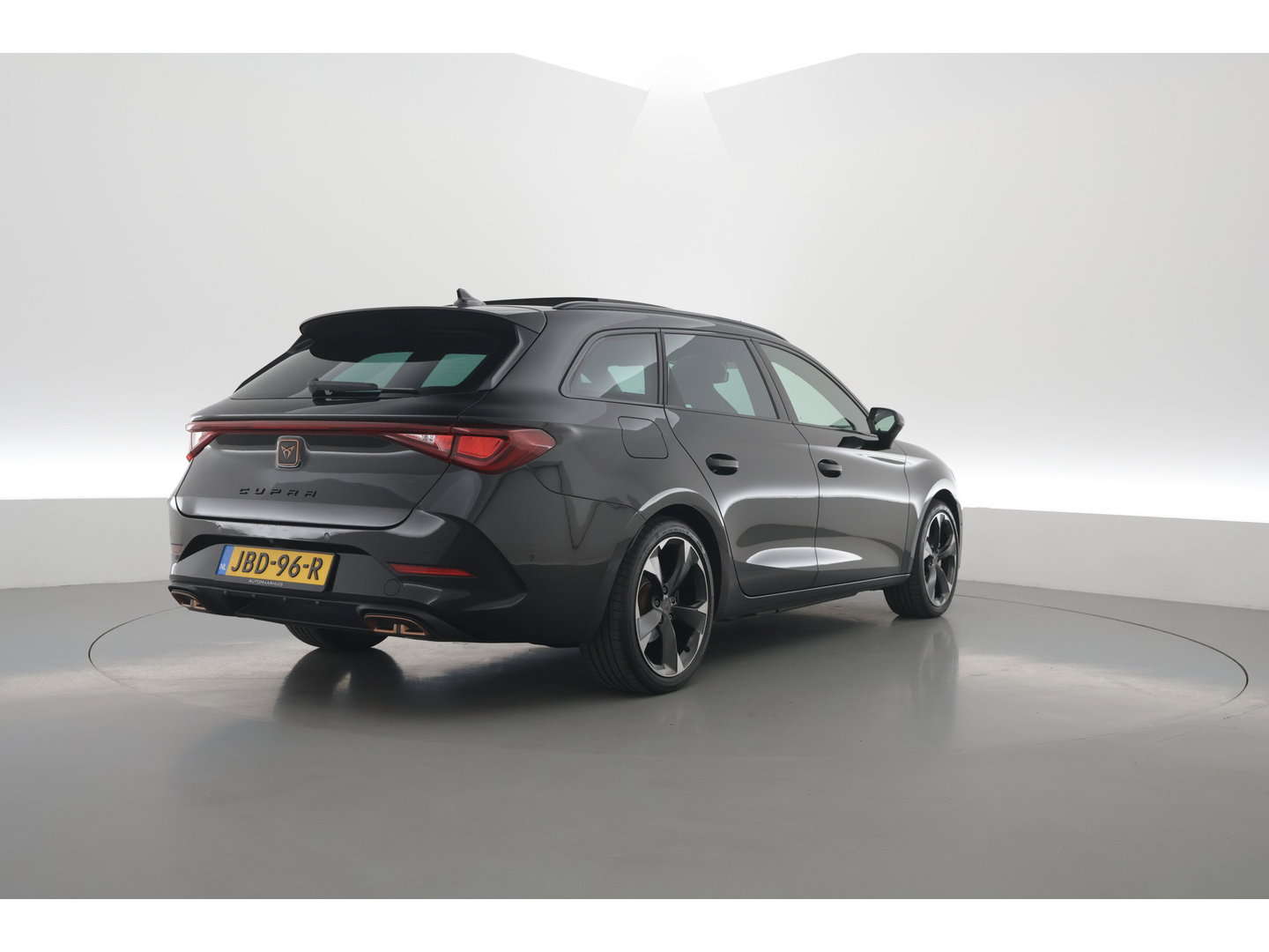 CUPRA Leon Sportstourer 1.4 e-Hybrid Business | Rijklaar! | Pano | SOH 96% | Camera | Adapt. Cruise | Stoel- Stuurverw. | Memory