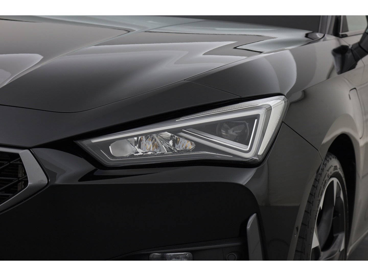 CUPRA Leon Sportstourer 1.4 e-Hybrid Business | Rijklaar! | Pano | SOH 96% | Camera | Adapt. Cruise | Stoel- Stuurverw. | Memory