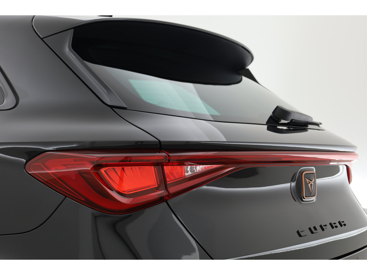 CUPRA Leon Sportstourer 1.4 e-Hybrid Business | Rijklaar! | Pano | SOH 96% | Camera | Adapt. Cruise | Stoel- Stuurverw. | Memory