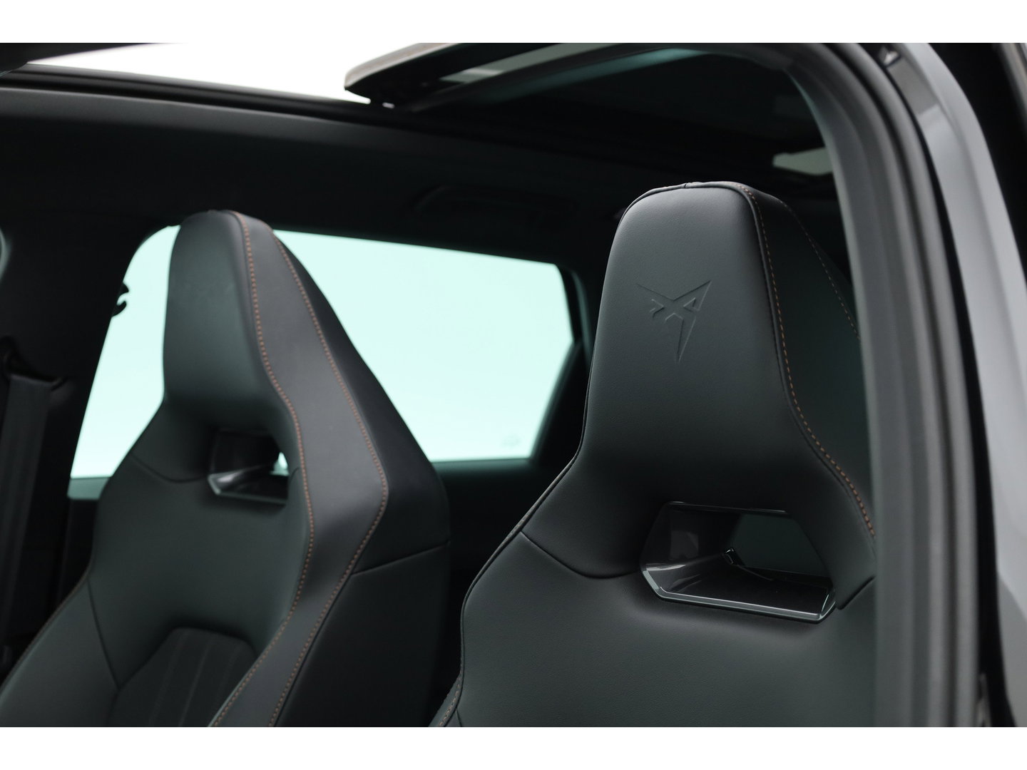 CUPRA Leon Sportstourer 1.4 e-Hybrid Business | Rijklaar! | Pano | SOH 96% | Camera | Adapt. Cruise | Stoel- Stuurverw. | Memory