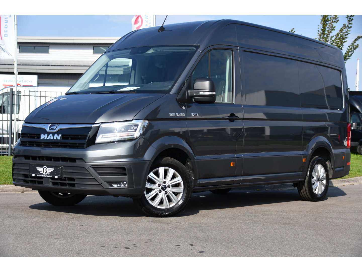 MAN TGE 3.180 35 2.0 L3H3 4x4 PB Edition Cruise, Camera, Carplay, 177pk, Clima, Automaat, Trekhaak, Sensoren, Geveerde stoel, Uniek!