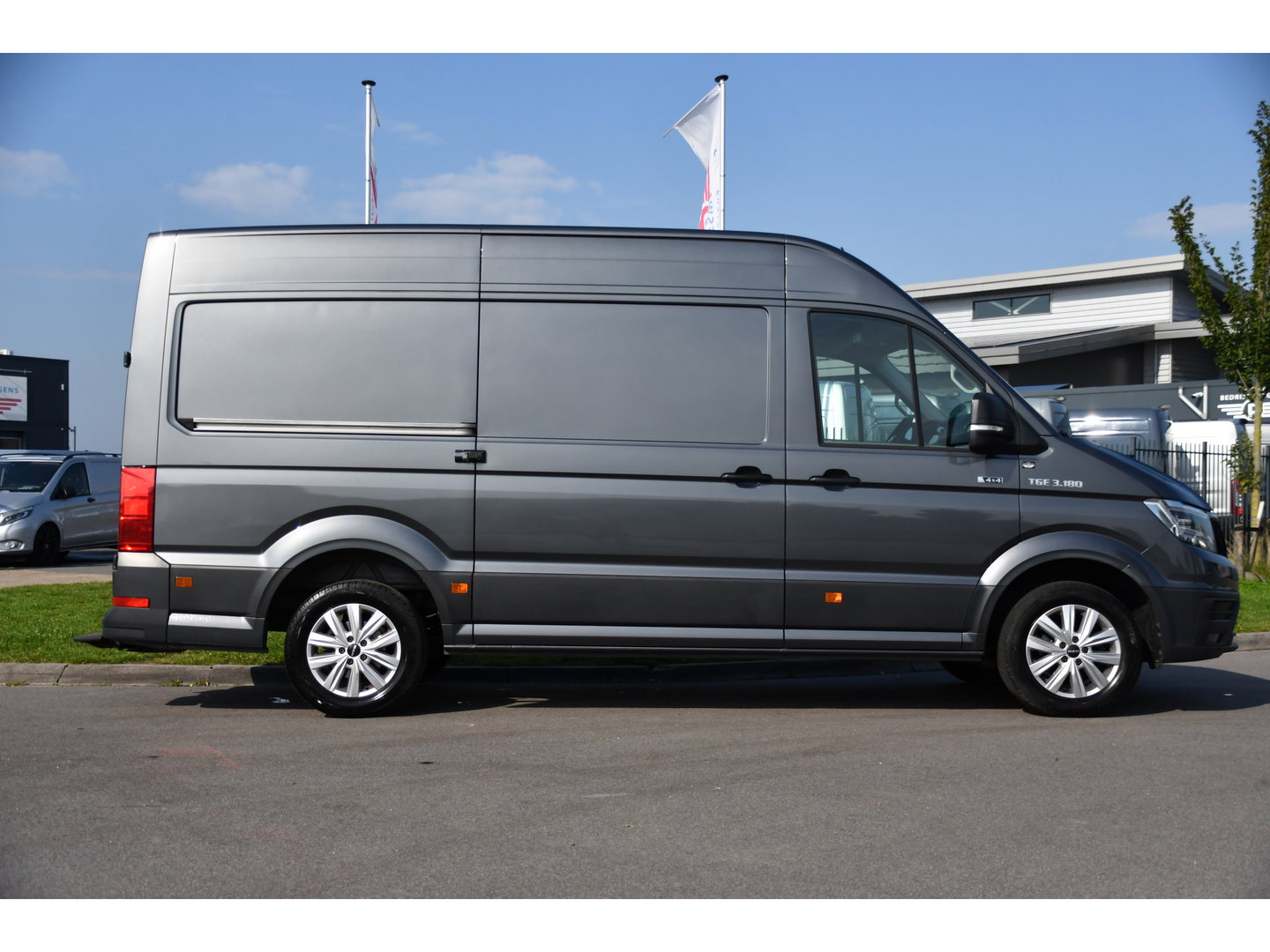 MAN TGE 3.180 35 2.0 L3H3 4x4 PB Edition Cruise, Camera, Carplay, 177pk, Clima, Automaat, Trekhaak, Sensoren, Geveerde stoel, Uniek!