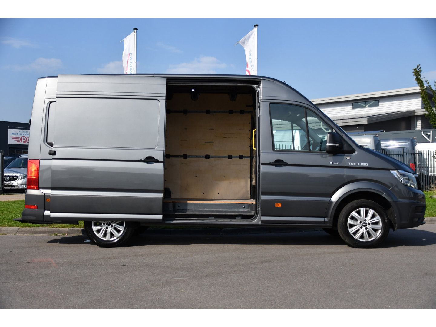 MAN TGE 3.180 35 2.0 L3H3 4x4 PB Edition Cruise, Camera, Carplay, 177pk, Clima, Automaat, Trekhaak, Sensoren, Geveerde stoel, Uniek!