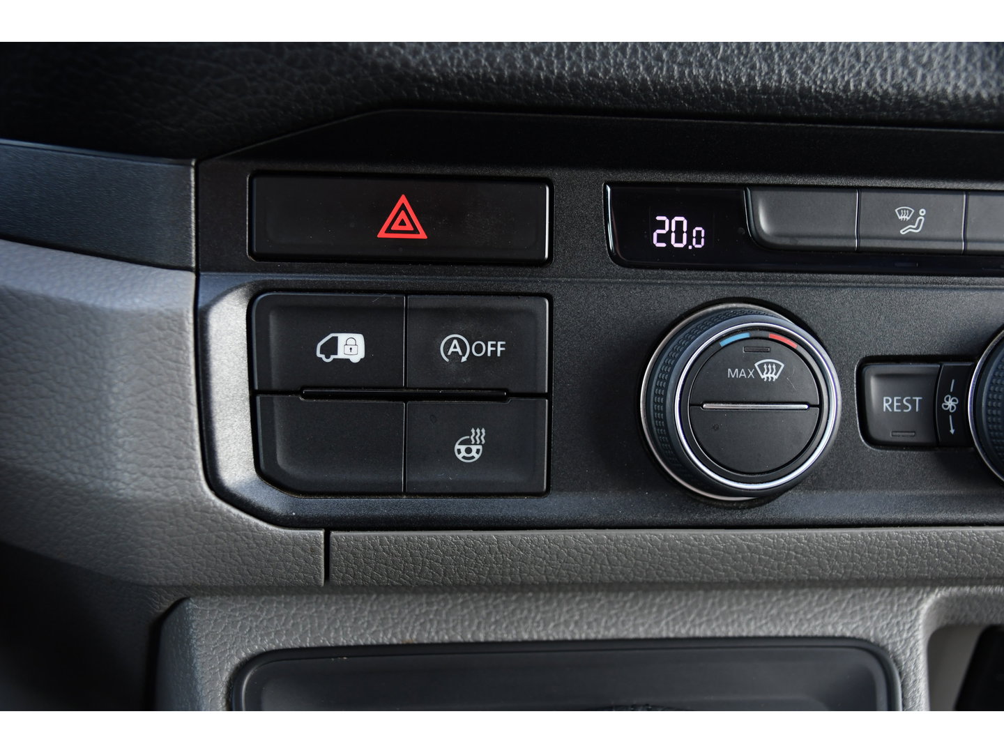 MAN TGE 3.180 35 2.0 L3H3 4x4 PB Edition Cruise, Camera, Carplay, 177pk, Clima, Automaat, Trekhaak, Sensoren, Geveerde stoel, Uniek!