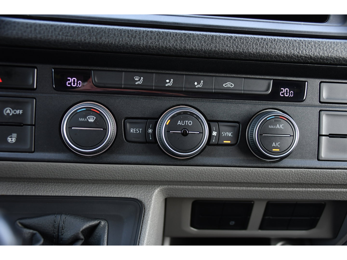 MAN TGE 3.180 35 2.0 L3H3 4x4 PB Edition Cruise, Camera, Carplay, 177pk, Clima, Automaat, Trekhaak, Sensoren, Geveerde stoel, Uniek!