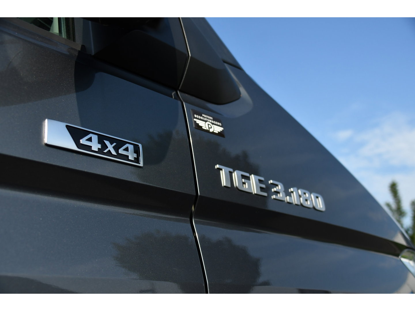 MAN TGE 3.180 35 2.0 L3H3 4x4 PB Edition Cruise, Camera, Carplay, 177pk, Clima, Automaat, Trekhaak, Sensoren, Geveerde stoel, Uniek!