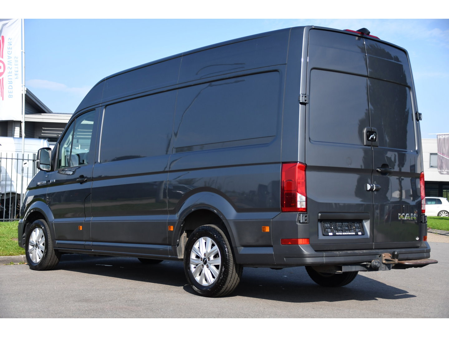 MAN TGE 3.180 35 2.0 L3H3 4x4 PB Edition Cruise, Camera, Carplay, 177pk, Clima, Automaat, Trekhaak, Sensoren, Geveerde stoel, Uniek!