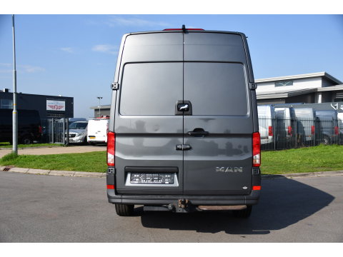 MAN TGE 3.180 35 2.0 L3H3 4x4 PB Edition Cruise, Camera, Carplay, 177pk, Clima, Automaat, Trekhaak, Sensoren, Geveerde stoel, Uniek!