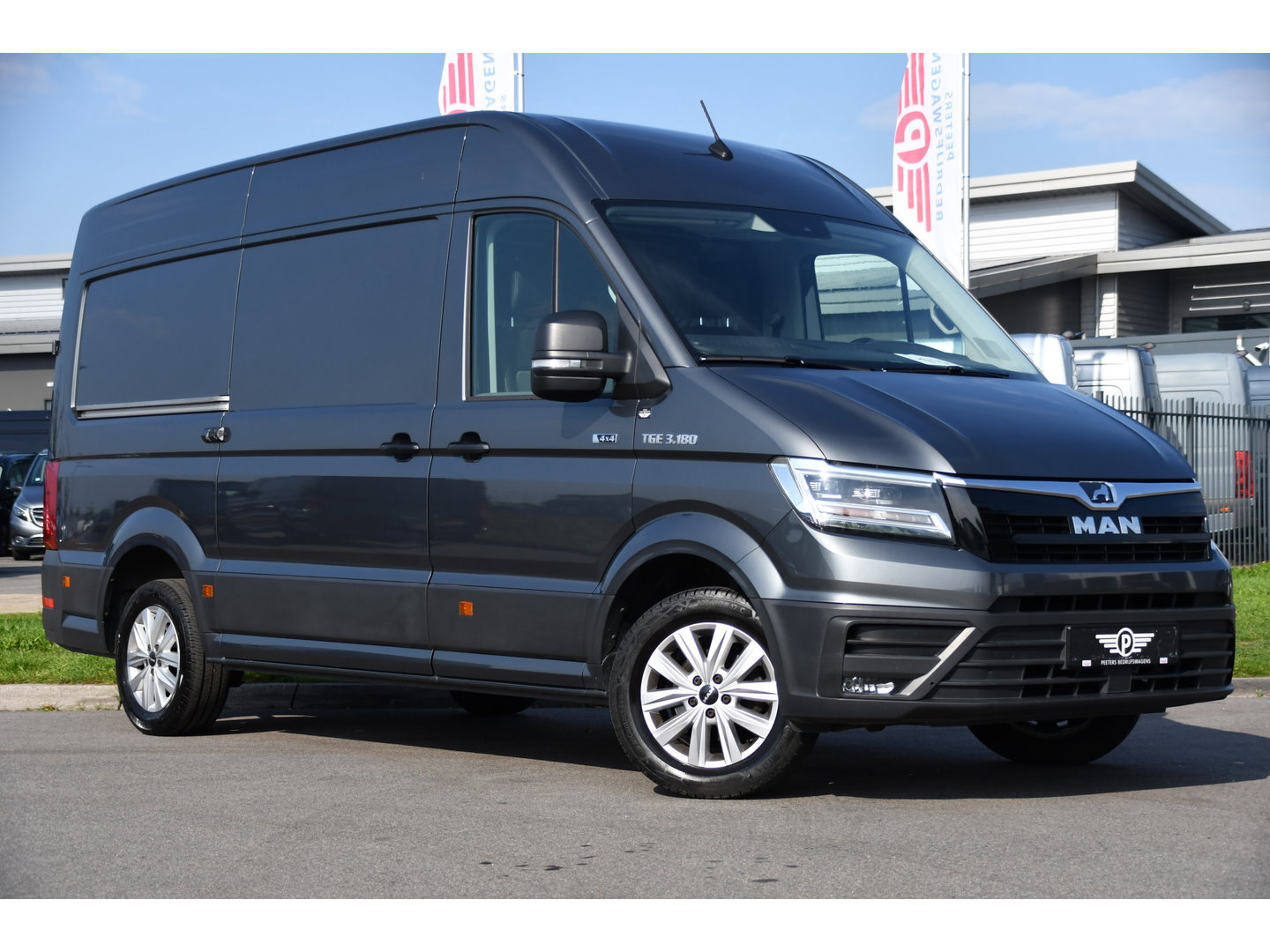 MAN TGE 3.180 35 2.0 L3H3 4x4 PB Edition Cruise, Camera, Carplay, 177pk, Clima, Automaat, Trekhaak, Sensoren, Geveerde stoel, Uniek!