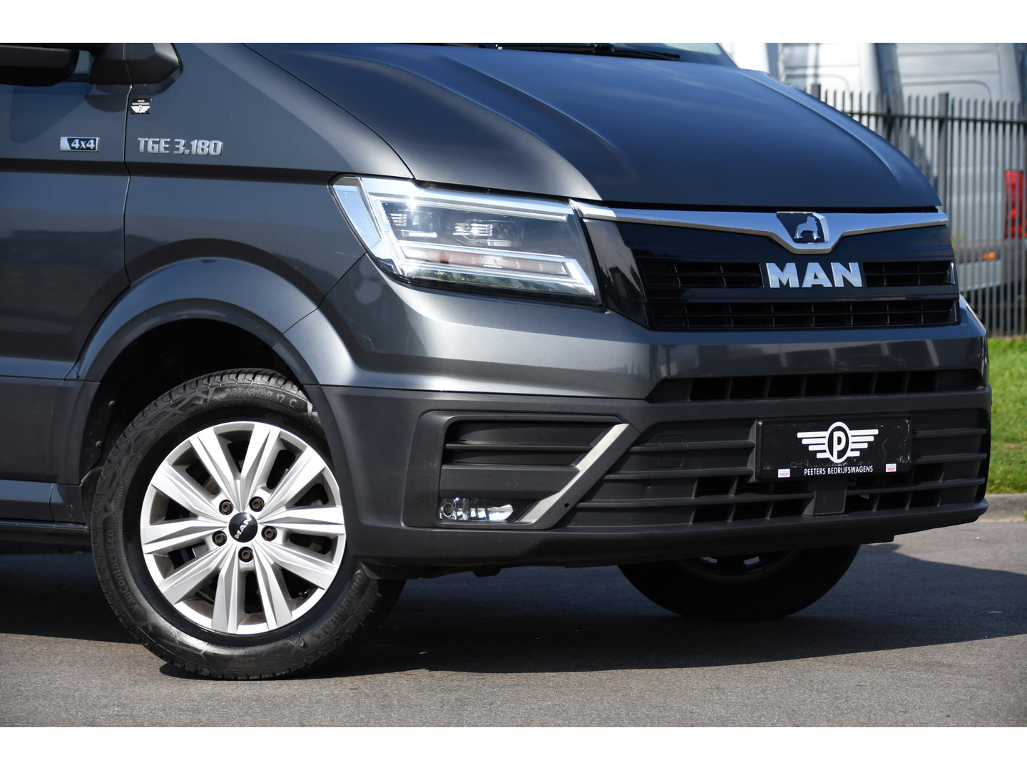 MAN TGE 3.180 35 2.0 L3H3 4x4 PB Edition Cruise, Camera, Carplay, 177pk, Clima, Automaat, Trekhaak, Sensoren, Geveerde stoel, Uniek!