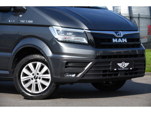 MAN TGE 3.180 35 2.0 L3H3 4x4 PB Edition Cruise, Camera, Carplay, 177pk, Clima, Automaat, Trekhaak, Sensoren, Geveerde stoel, Uniek!