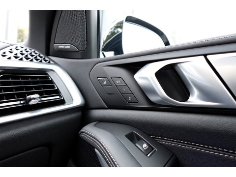 BMW X5 XDrive50e PANO KEYLESS SKYLOUNGE URBAN