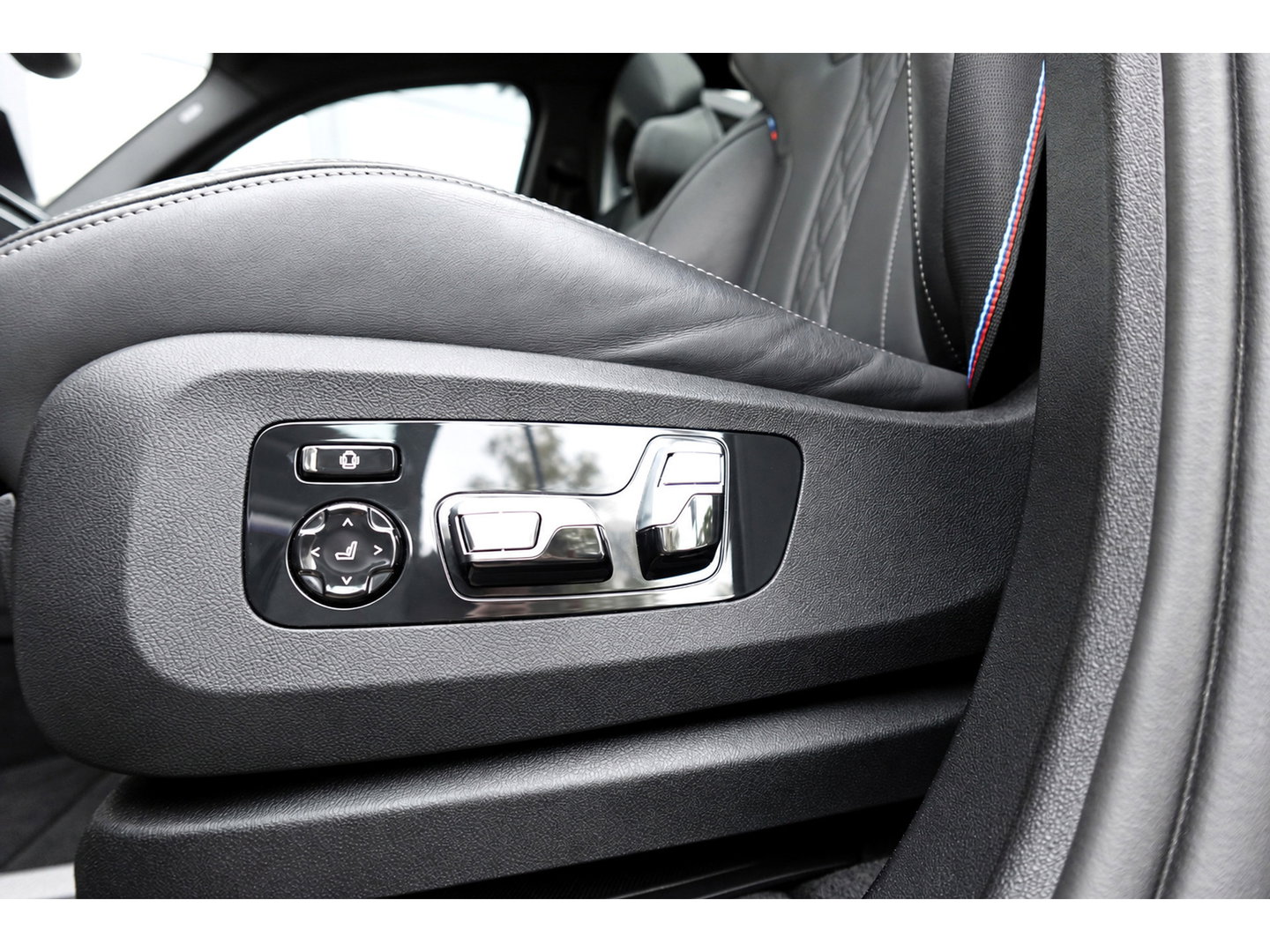 BMW X5 XDrive50e PANO KEYLESS SKYLOUNGE URBAN