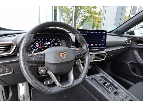 CUPRA Formentor 1.4 e-Hybrid VZ PANO CAM KEYLESS