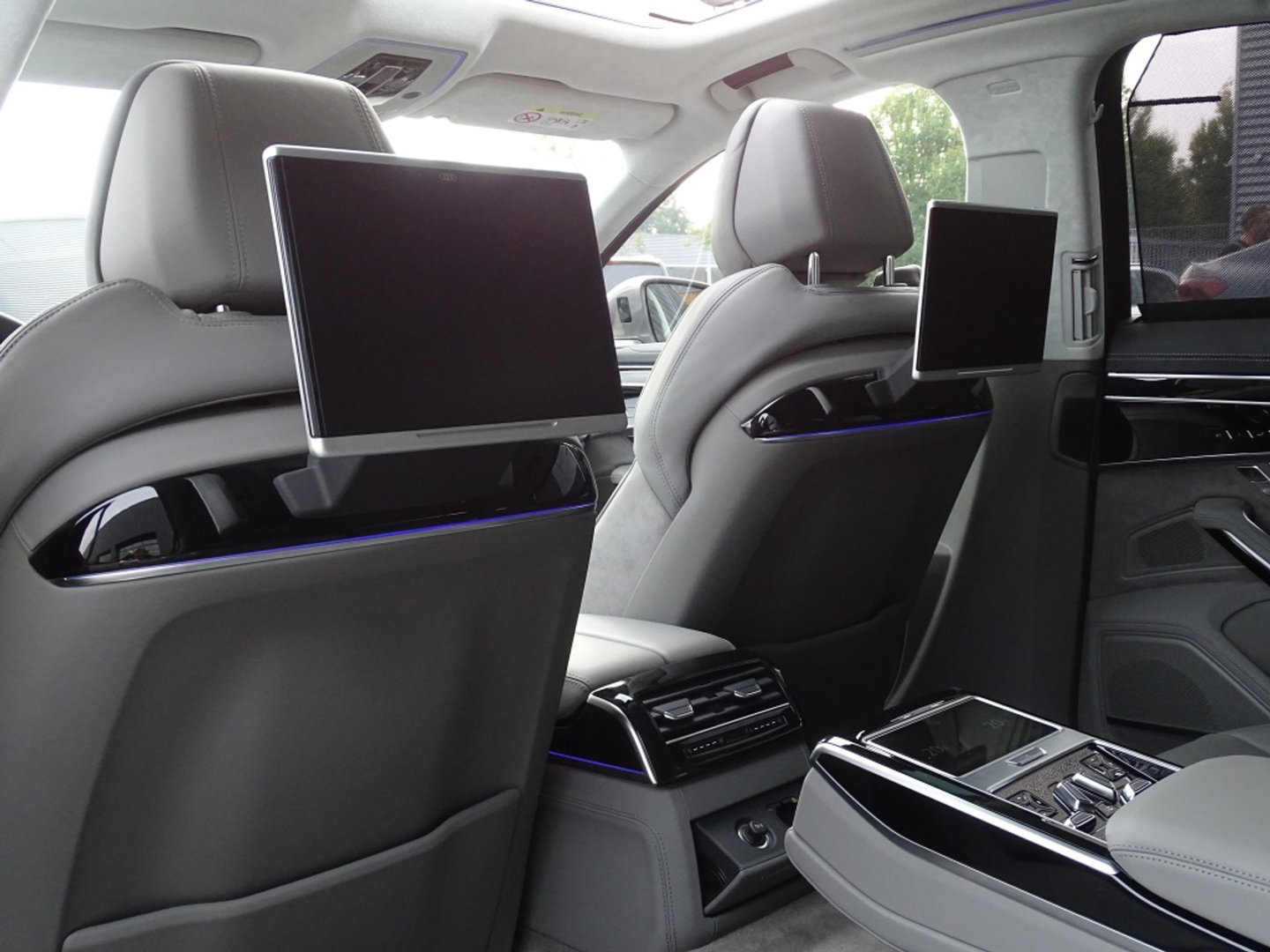 Audi A8 60 TFSie 462PK S-Line / B&O / TV's / softclose / massage / 360°